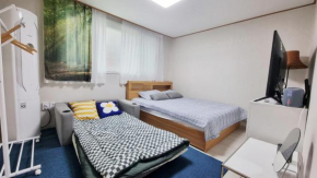 Hongdae&Sinchon 10min cozy house with 2 bedrooms